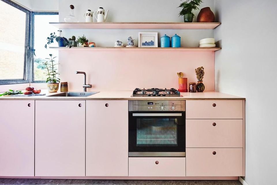 Cách trang trí phòng bếp nhỏ xinh bằng những đồ dùng hàng ngày đẹp mắt và ấn tượng