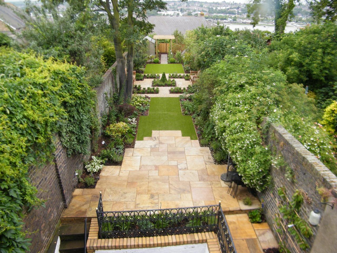 Đơn giản nhưng thiết kế sân vườn này được rất nhiều người yêu thích